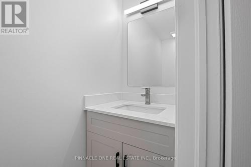 19 Chelton Drive, Richmond Hill, ON - Indoor Photo Showing Bathroom