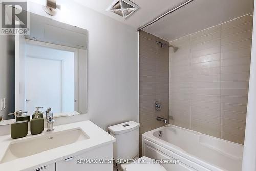 1805 - 1461 Lawrence Avenue W, Toronto, ON - Indoor Photo Showing Bathroom