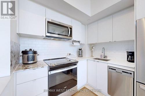 1805 - 1461 Lawrence Avenue W, Toronto, ON - Indoor Photo Showing Kitchen With Upgraded Kitchen