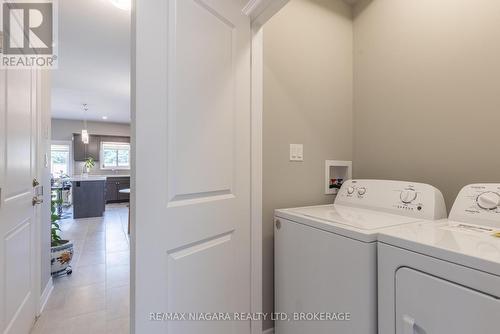 7299 Sherrilee Crescent, Niagara Falls (222 - Brown), ON - Indoor Photo Showing Laundry Room