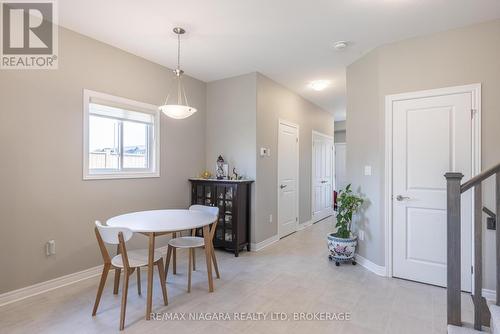 7299 Sherrilee Crescent, Niagara Falls (222 - Brown), ON - Indoor Photo Showing Dining Room