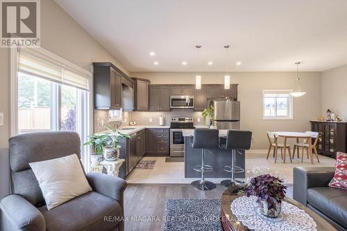 7299 Sherrilee Crescent, Niagara Falls (222 - Brown), ON - Indoor Photo Showing Living Room