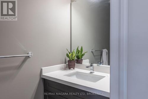 7299 Sherrilee Crescent, Niagara Falls (222 - Brown), ON - Indoor Photo Showing Bathroom