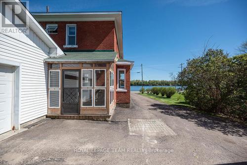 1094 Madawaska Street, Greater Madawaska, ON - Outdoor