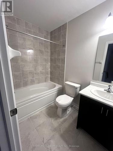 22 - 420 Newman Drive, Cambridge, ON - Indoor Photo Showing Bathroom