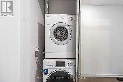 101 Peter Street, Toronto, ON - Indoor Photo Showing Laundry Room