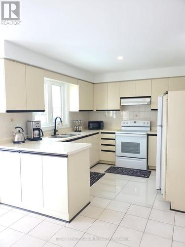 57 Cabaletta Crescent, Vaughan, ON - Indoor Photo Showing Kitchen With Double Sink