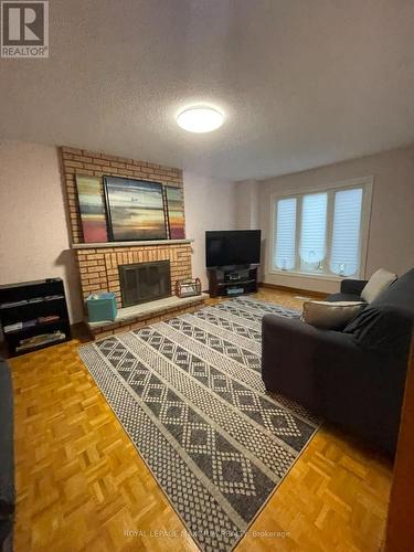 57 Cabaletta Crescent, Vaughan, ON - Indoor Photo Showing Living Room