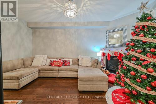 67 Zelda Road, Brampton, ON - Indoor Photo Showing Living Room