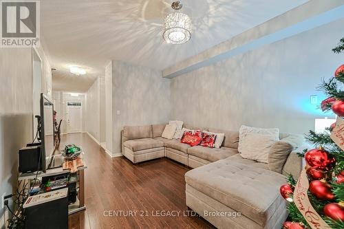 67 Zelda Road, Brampton, ON - Indoor Photo Showing Living Room