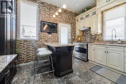 524 Salem Avenue N, Toronto, ON - Indoor Photo Showing Kitchen With Upgraded Kitchen