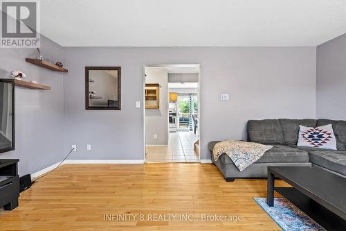 5938 Crimson Drive, Niagara Falls (220 - Oldfield), ON - Indoor Photo Showing Living Room