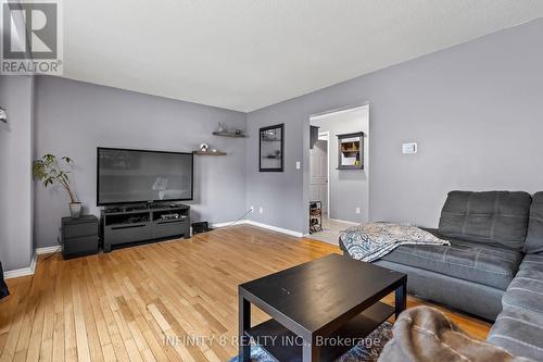 5938 Crimson Drive, Niagara Falls (220 - Oldfield), ON - Indoor Photo Showing Living Room