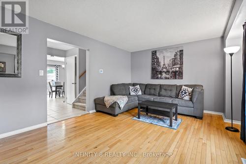 5938 Crimson Drive, Niagara Falls (220 - Oldfield), ON - Indoor Photo Showing Living Room