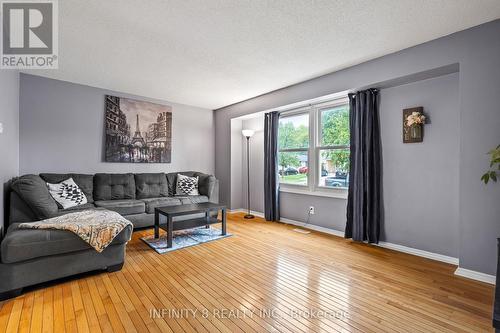 5938 Crimson Drive, Niagara Falls (220 - Oldfield), ON - Indoor Photo Showing Living Room