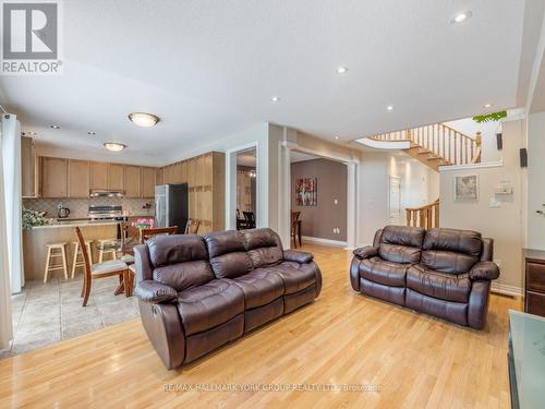 74 Thomas Legge Crescent, Richmond Hill, ON - Indoor Photo Showing Living Room