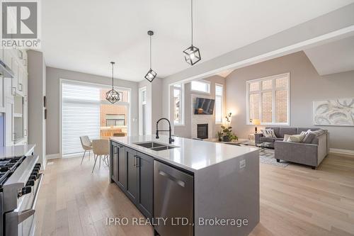 1507 Lakeport Crescent, Oakville, ON - Indoor Photo Showing Kitchen With Double Sink With Upgraded Kitchen