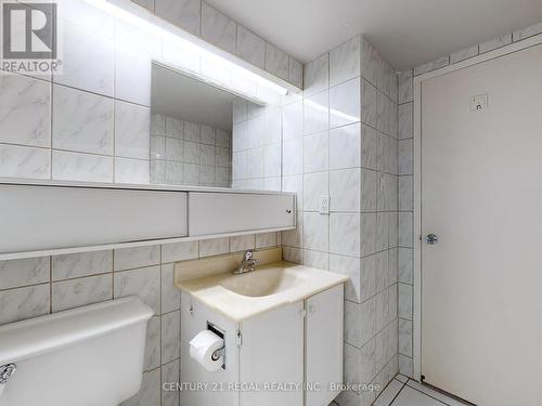 505 - 10 Parkway Forest Drive, Toronto, ON - Indoor Photo Showing Bathroom