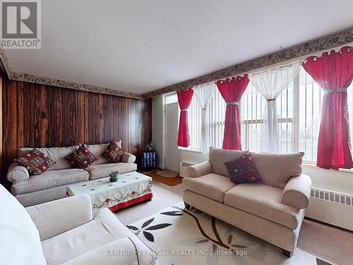 505 - 10 Parkway Forest Drive, Toronto, ON - Indoor Photo Showing Living Room