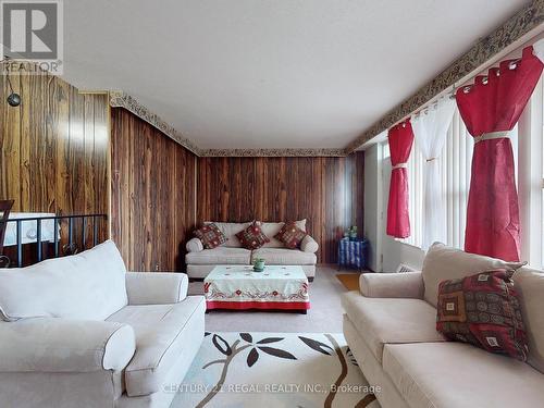 505 - 10 Parkway Forest Drive, Toronto, ON - Indoor Photo Showing Living Room