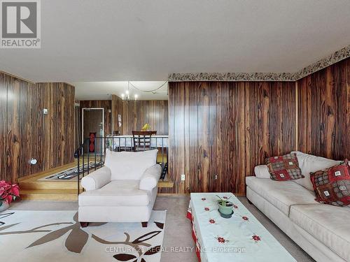 505 - 10 Parkway Forest Drive, Toronto, ON - Indoor Photo Showing Living Room