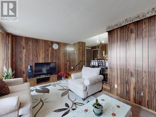 505 - 10 Parkway Forest Drive, Toronto, ON - Indoor Photo Showing Living Room