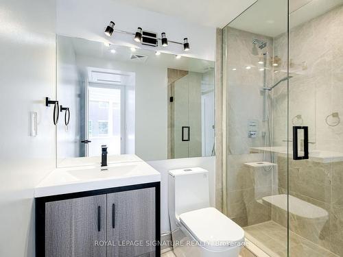 3-3039 Dundas St W, Toronto, ON - Indoor Photo Showing Bathroom