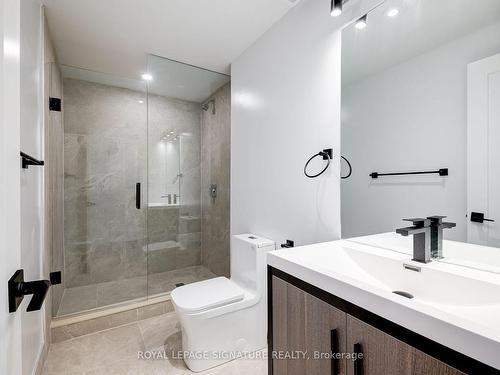 3-3039 Dundas St W, Toronto, ON - Indoor Photo Showing Bathroom