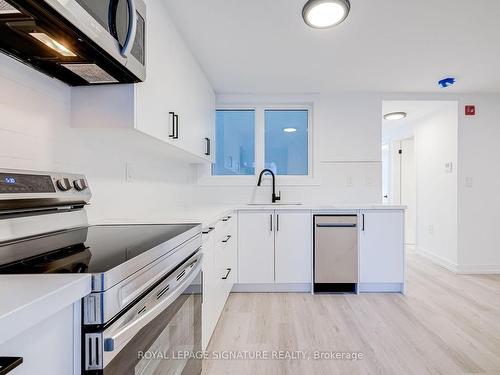 3-3039 Dundas St W, Toronto, ON - Indoor Photo Showing Kitchen