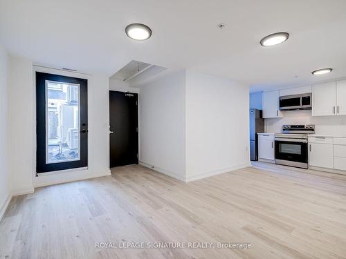 3-3039 Dundas St W, Toronto, ON - Indoor Photo Showing Kitchen