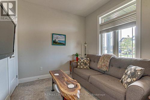 71 Compass Trail, Central Elgin (Port Stanley), ON - Indoor Photo Showing Living Room