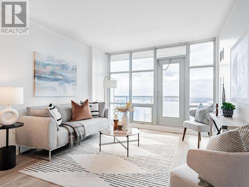 2811 - 10 Navy Wharf Court, Toronto, ON - Indoor Photo Showing Living Room