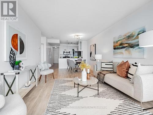 2811 - 10 Navy Wharf Court, Toronto, ON - Indoor Photo Showing Living Room