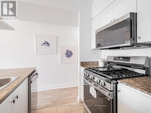 2811 - 10 Navy Wharf Court, Toronto, ON - Indoor Photo Showing Kitchen