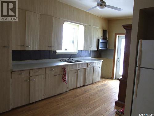 250 1St Street E, Leader, SK - Indoor Photo Showing Kitchen With Double Sink