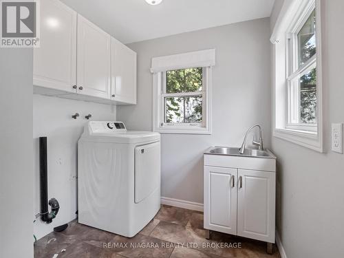 430 Ridge Road N, Fort Erie (335 - Ridgeway), ON - Indoor Photo Showing Laundry Room