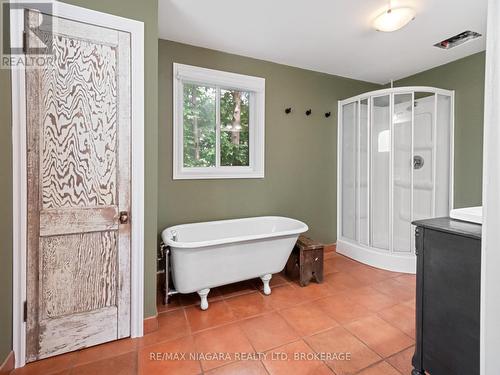 430 Ridge Road N, Fort Erie (335 - Ridgeway), ON - Indoor Photo Showing Bathroom