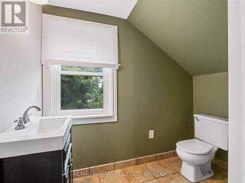 430 Ridge Road N, Fort Erie (335 - Ridgeway), ON - Indoor Photo Showing Bathroom