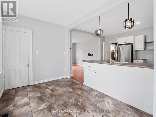 430 Ridge Road N, Fort Erie (335 - Ridgeway), ON - Indoor Photo Showing Kitchen