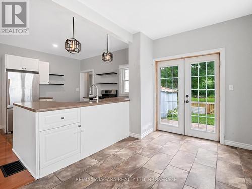 430 Ridge Road N, Fort Erie (335 - Ridgeway), ON - Indoor Photo Showing Kitchen