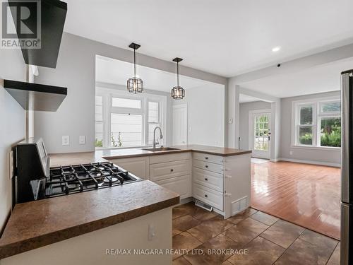 430 Ridge Road N, Fort Erie (335 - Ridgeway), ON - Indoor Photo Showing Kitchen