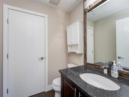 201-9776 Fourth St, Sidney, BC - Indoor Photo Showing Bathroom