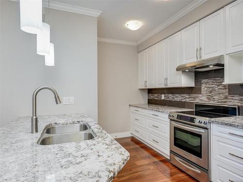 201-9776 Fourth St, Sidney, BC - Indoor Photo Showing Kitchen With Double Sink