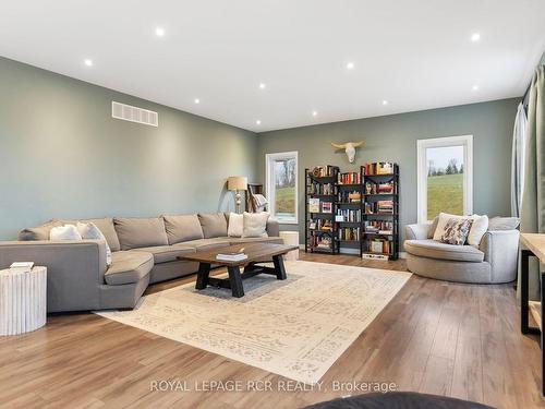 151116 12 Line, East Garafraxa, ON - Indoor Photo Showing Living Room