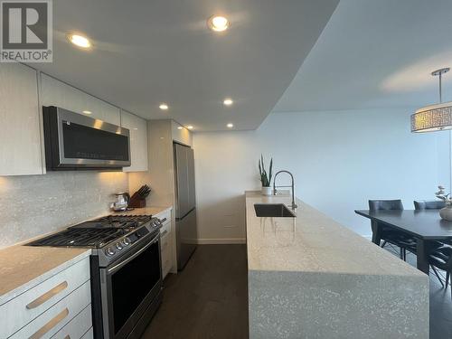 3305 938 Nelson Street, Vancouver, BC - Indoor Photo Showing Kitchen With Upgraded Kitchen