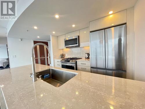 3305 938 Nelson Street, Vancouver, BC - Indoor Photo Showing Kitchen With Upgraded Kitchen