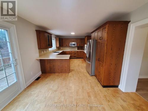 17 Putney Road, Toronto, ON - Indoor Photo Showing Kitchen