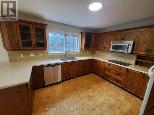 17 Putney Road, Toronto, ON - Indoor Photo Showing Kitchen