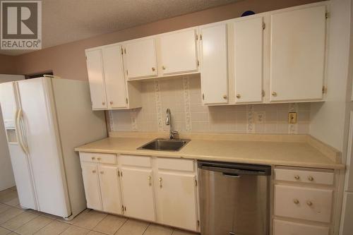 4 Midlawn Place Se, Calgary, AB - Indoor Photo Showing Kitchen