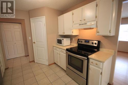 4 Midlawn Place Se, Calgary, AB - Indoor Photo Showing Kitchen